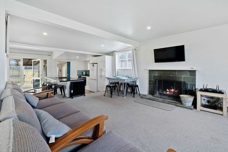 Photo of property in 92 Marine Parade, Otaki Beach, Otaki, 5512