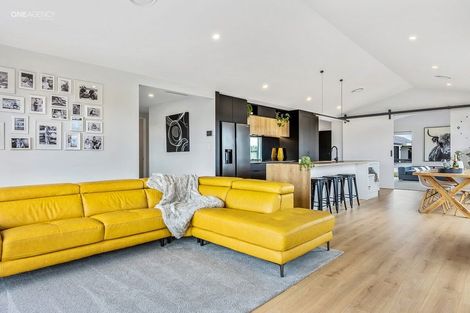 Photo of property in 12 Oakville Close, Rangiora, 7400