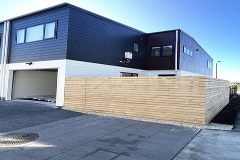 Photo of property in 1 Aramata Road, Papakura, 2110