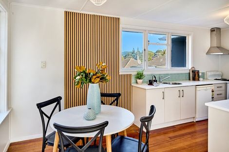 Photo of property in 38a Victory Crescent, Tawa, Wellington, 5028