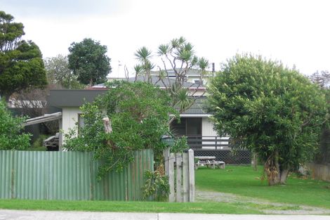 Photo of property in 16 Ocean Road, Paraparaumu Beach, Paraparaumu, 5032