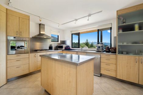 Photo of property in 2 Cleland Close, Wanaka, 9382