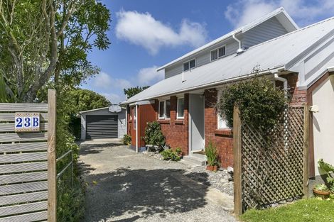 Photo of property in 23b Kingsbridge Place, Newlands, Wellington, 6037