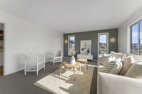 Photo of property in 18 Karearea Avenue, Waikanae, 5036