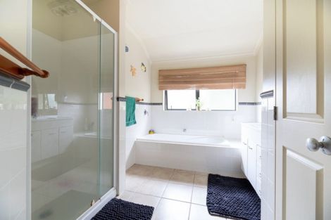 Photo of property in 21 Samara Place, Clendon Park, Auckland, 2103