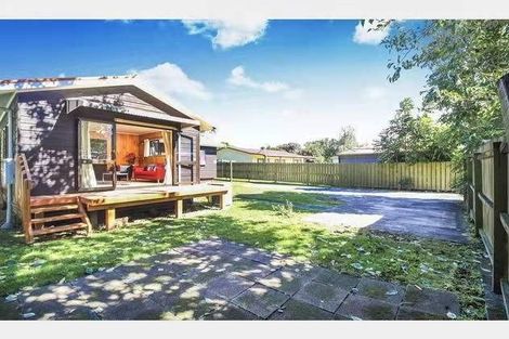Photo of property in 20 Yeovil Road, Te Atatu Peninsula, Auckland, 0610