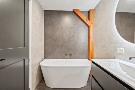 Photo of property in 10 Rushland Road, Jacks Point, 9371