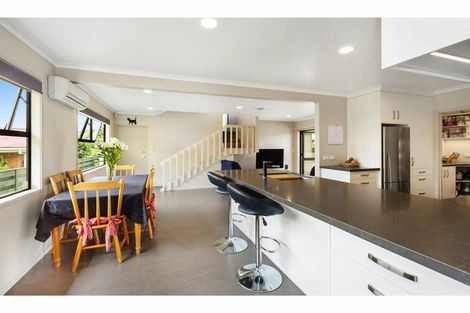 Photo of property in 30 Pulham Crescent, Queenwood, Hamilton, 3210
