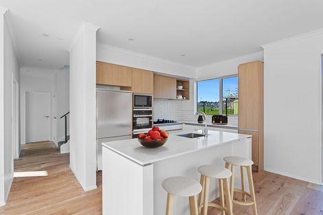 Photo of property in 15 Taikura Avenue, Red Beach, 0932