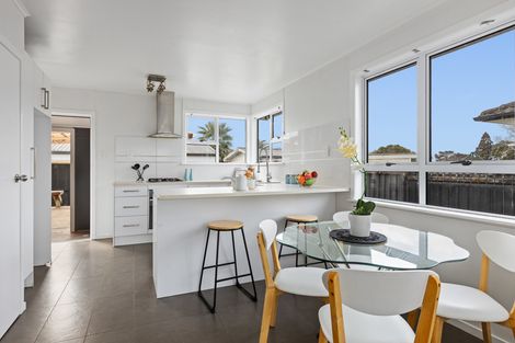 Photo of property in 29 Lavinia Crescent, Mangere East, Auckland, 2024