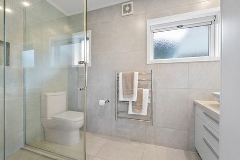 Photo of property in 1/28a Ravenwood Drive, Forrest Hill, Auckland, 0620