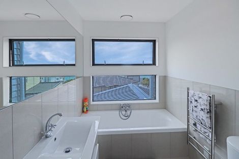 Photo of property in 63 Tamworth Crescent, Newlands, Wellington, 6037