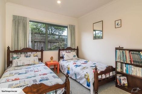 Photo of property in 135 Guildford Drive, Paraparaumu Beach, Paraparaumu, 5032