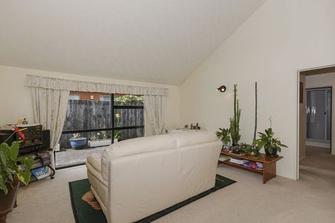 Photo of property in 2/19 Islington Avenue, New Lynn, Auckland, 0600
