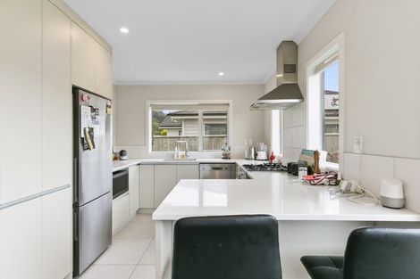 Photo of property in 15 Henrietta Maxwell Grove, Wainuiomata, Lower Hutt, 5014