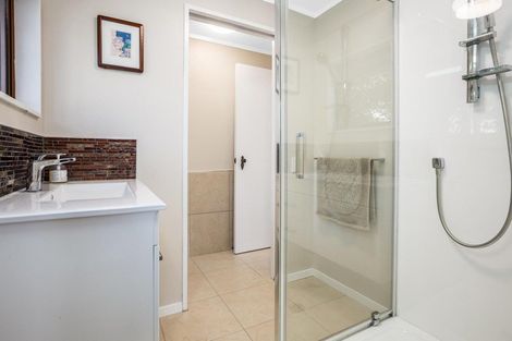 Photo of property in 2 Mizzen Place, Whitby, Porirua, 5024