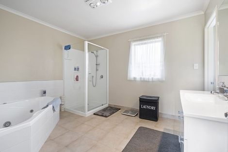 Photo of property in 36 Madison Street, Cambridge, 3434