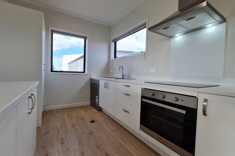 Photo of property in 8/5 Peachgrove Road, Te Atatu Peninsula, Auckland, 0610