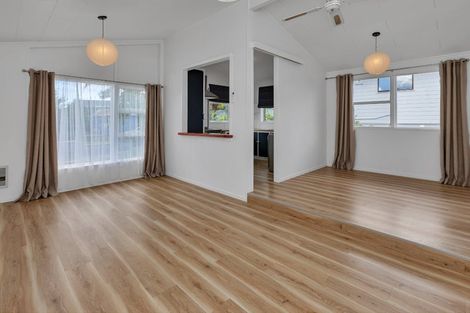 Photo of property in 31 Shearwater Street, One Tree Point, 0118