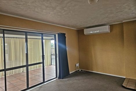 Photo of property in 14 Gladys Place, Kelvin Grove, Palmerston North, 4414