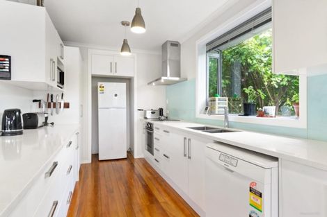 Photo of property in 170 Colwill Road, Massey, Auckland, 0614