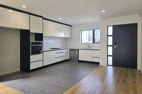 Photo of property in 7b Gulf Crest, Bucklands Beach, Auckland, 2012