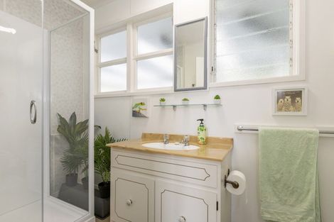 Photo of property in 11 Earle Place, Acacia Bay, Taupo, 3330