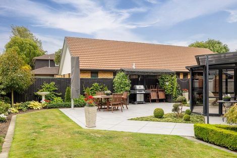 Photo of property in 22 Brockhall Lane, Avonhead, Christchurch, 8042