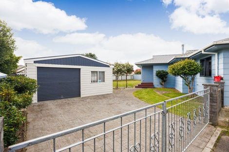 Photo of property in 28 Peppertree Glade, Kelvin Grove, Palmerston North, 4414