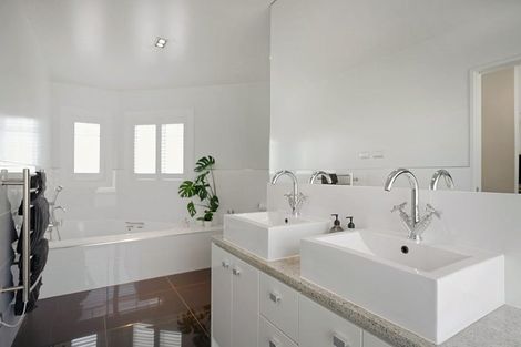 Photo of property in 87 Princes Street, Northcote Point, Auckland, 0627