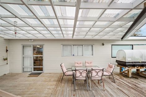 Photo of property in 1 Edgewood Way, Henderson, Auckland, 0612