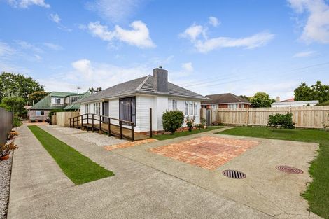 Photo of property in 32 Edwards Avenue, Henderson, Auckland, 0610