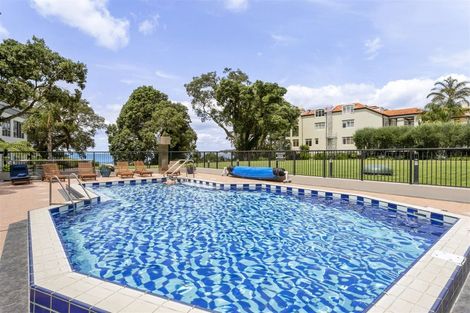 Photo of property in 2a/171 Hurstmere Road, Takapuna, Auckland, 0622