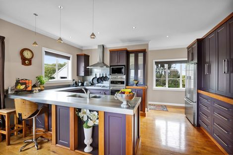 Photo of property in 5171b Mountain Road, Eltham, 4398