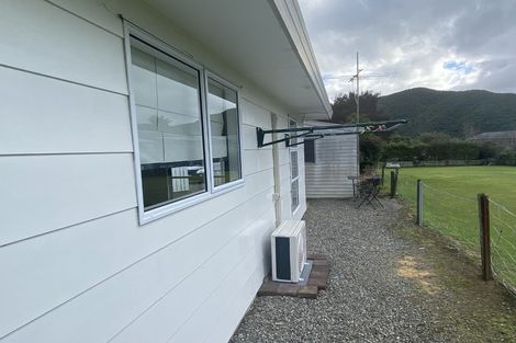 Photo of property in 25a Moana View Road, Waikawa, Picton, 7220