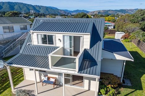 Photo of property in 114 Field Way, Waikanae Beach, Waikanae, 5036