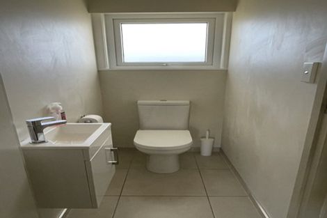 Photo of property in 43 Grassways Avenue, Pakuranga, Auckland, 2010