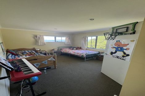 Photo of property in 36b Tamworth Crescent, Newlands, Wellington, 6037