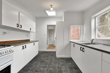 Photo of property in 42 Rolleston Street, Mount Cook, Wellington, 6021