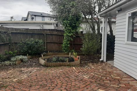 Photo of property in 9 Titirangi Road, New Lynn, Auckland, 0600