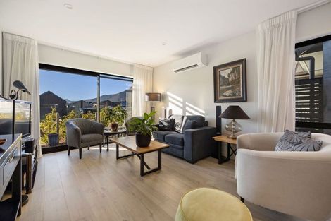 Photo of property in 12 Chapman Way, Jacks Point, 9371