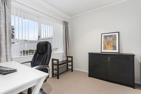 Photo of property in 2/37 Shanaway Rise, Hillcrest, Auckland, 0627
