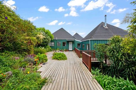 Photo of property in 48 Pokapu Street, Titirangi, Auckland, 0600