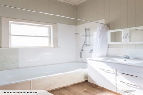 Photo of property in 21 Railway Street, Helensville, 0800