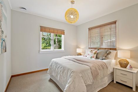 Photo of property in 5 Grovelands Way, Titirangi, Auckland, 0604
