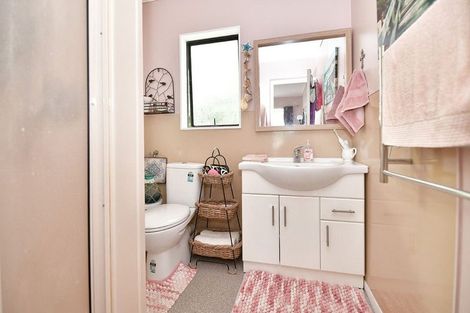 Photo of property in 1/3 Miro Street, Helensville, 0800