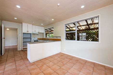 Photo of property in 12 Hollis Road, Paraparaumu Beach, Paraparaumu, 5032