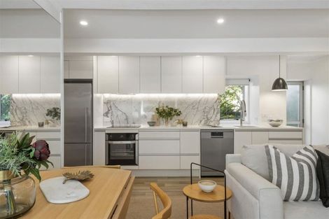 Photo of property in 3/9 Brian Avenue, Forrest Hill, Auckland, 0620