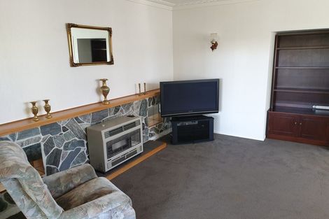 Photo of property in 2 Hood Place, Spotswood, New Plymouth, 4310