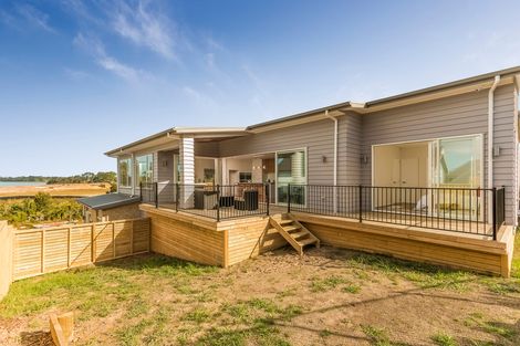 Photo of property in 14 Tauwaka Crescent, Riverhead, 0820